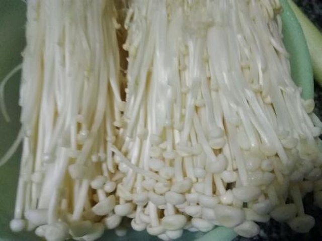 【蒜蓉蚝油蒸金针菇】步骤1