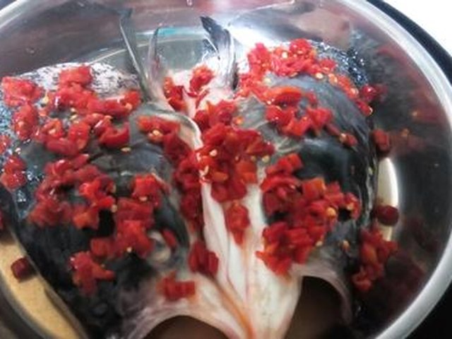 【剁椒鱼头】步骤2