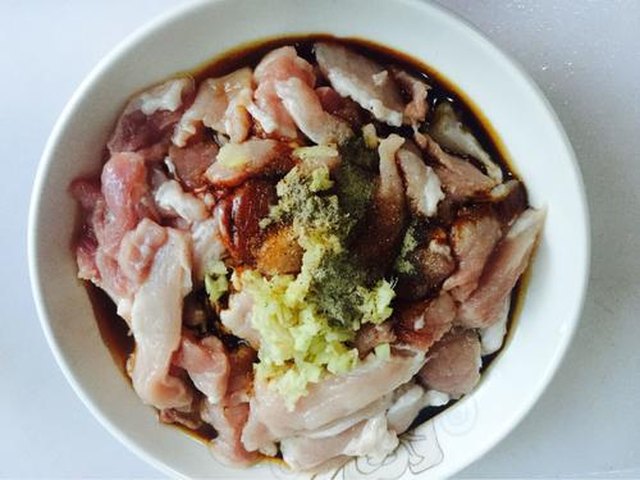 【南瓜粉蒸肉】步骤2