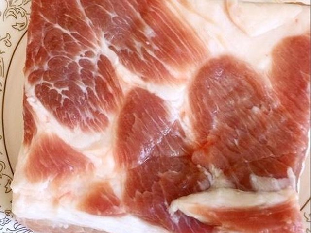 【黄花菜扣肉】步骤1