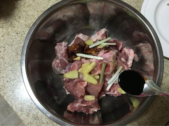 【糯米蒸排骨】步骤2