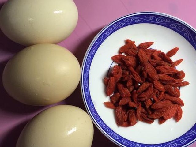 【枸杞蒸蛋】步骤1