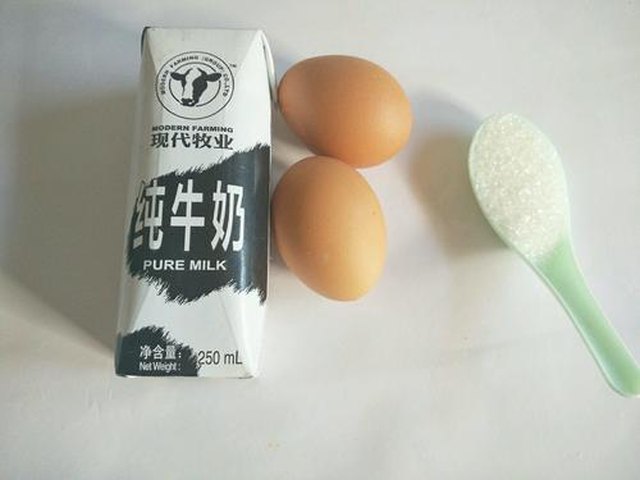 【牛奶鸡蛋羹】步骤1
