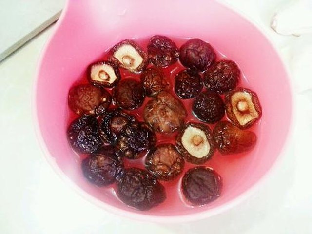【香菇蒸鸡翅】步骤2