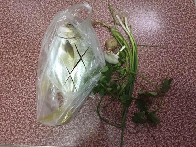 【清蒸金鲳鱼】步骤1