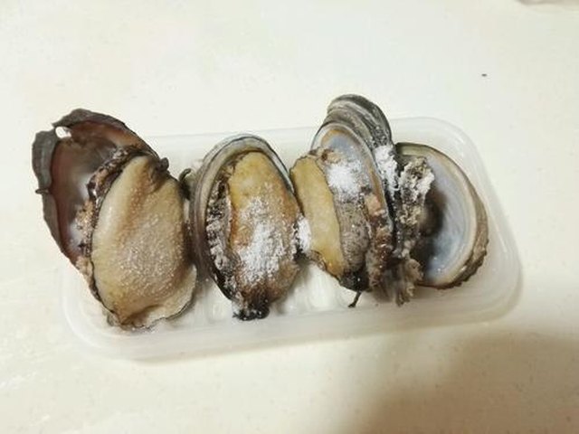 【鲍鱼鱼胶汤】步骤2