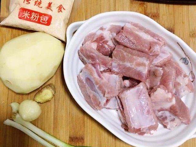 【川味粉蒸排骨】步骤1