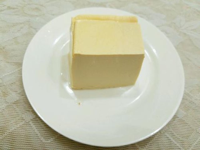 【剁椒肉末蒸豆腐】步骤1
