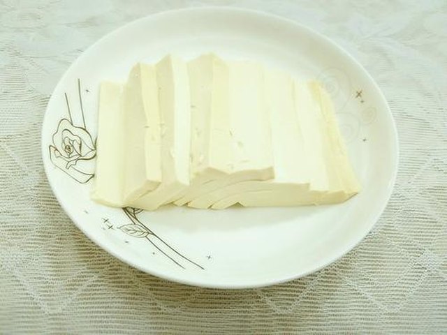 【剁椒肉末蒸豆腐】步骤2