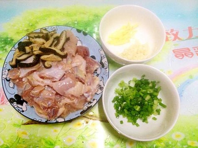 【香菇蒸滑鸡】步骤3
