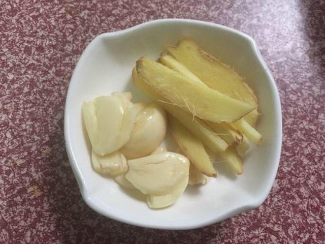 【香菇蒸鸡腿肉】步骤3