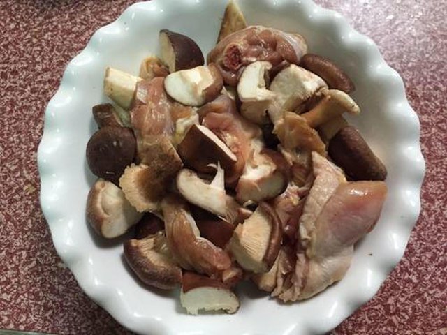 【香菇蒸鸡腿肉】步骤4