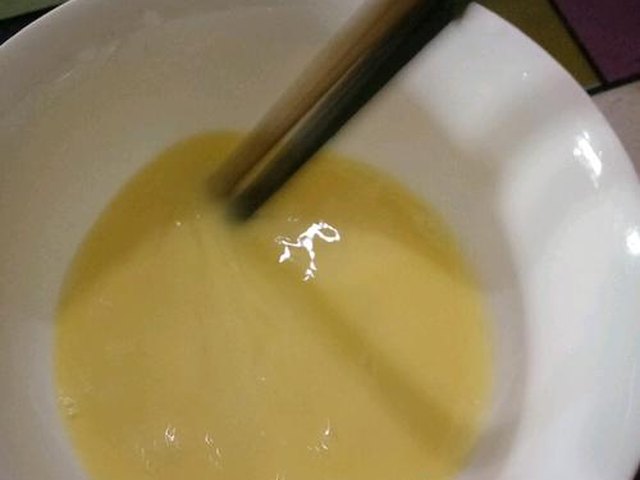 【香蕉鸡蛋羹】步骤1