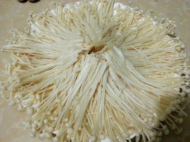 【蒜蓉金针菇蒸鸡翅】步骤4