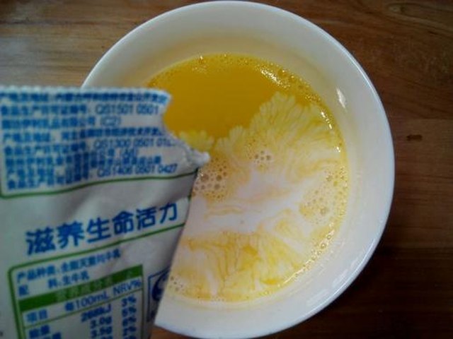 【牛奶鸡蛋羹】步骤4