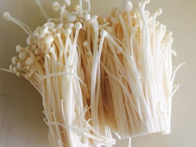 【豆皮金针菇卷】步骤1