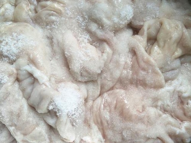 【粉蒸肥肠】步骤3