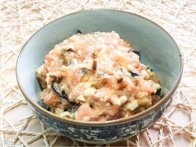 【蒸烤鲜肉豆皮】步骤2