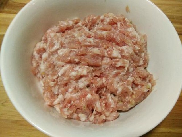 【清蒸油面筋塞肉】步骤2