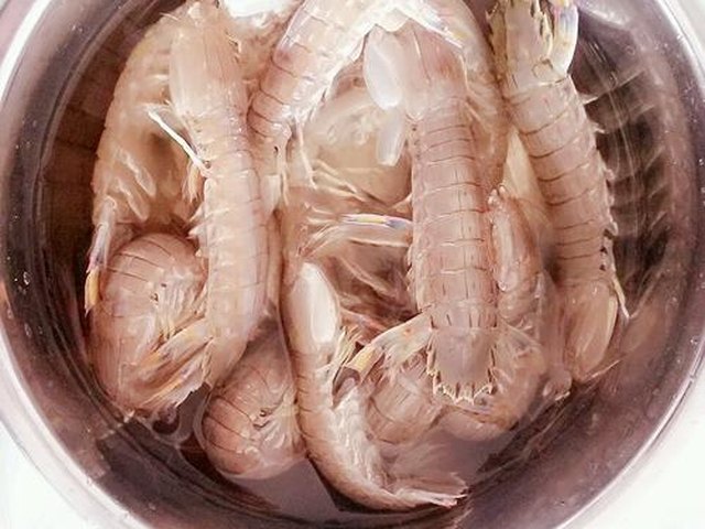 【巧吃皮皮虾】步骤1