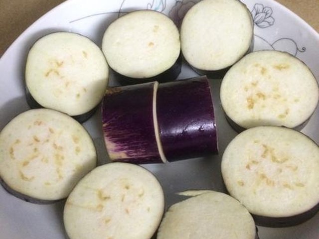 【肉末蒸茄子】步骤2