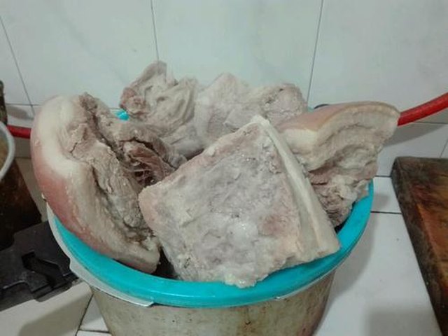 【梅菜扣肉】步骤4