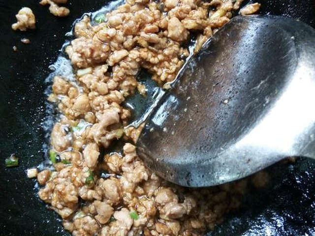 【菠菜蛋饺粉丝汤】步骤3