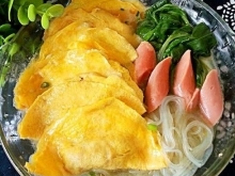 菠菜蛋饺粉丝汤