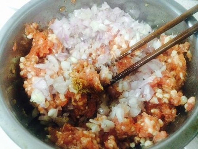 【猪肉丸子】步骤2