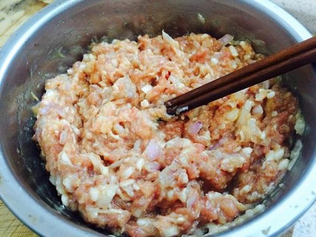 【猪肉丸子】步骤3