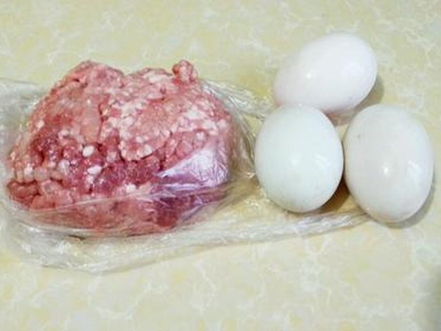 【肉末蒸蛋】步骤1
