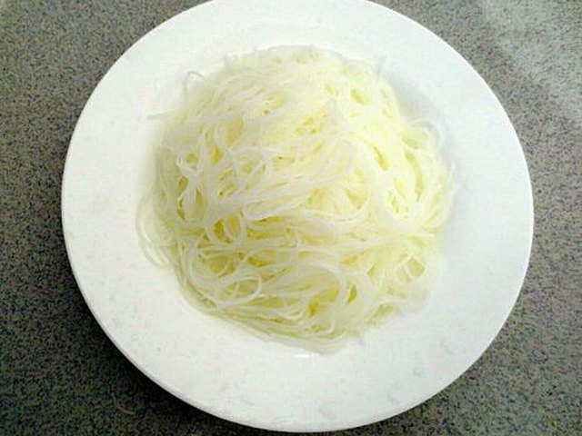 【剁椒粉丝娃娃菜】步骤1