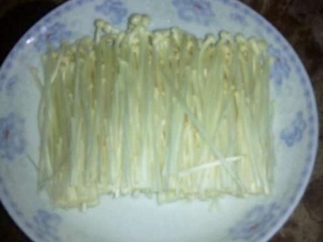 【蒜香金针菇】步骤1