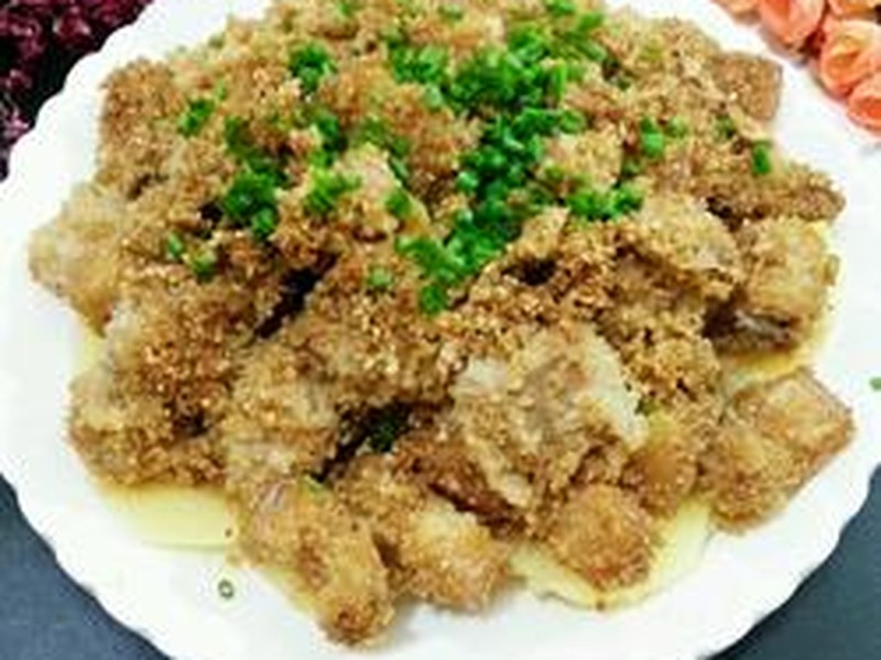 粉蒸土豆五花肉