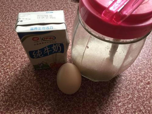 【牛奶炖鸡蛋】步骤1