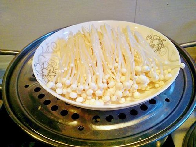 【剁椒蒸金针菇】步骤4