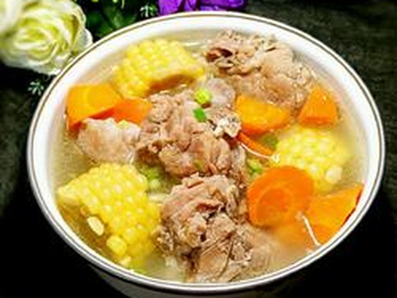 胡萝卜玉米排骨汤
