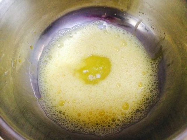 【牛奶炖蛋】步骤2