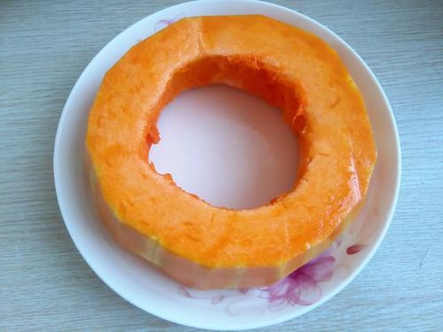 【酒酿蒸南瓜】步骤1