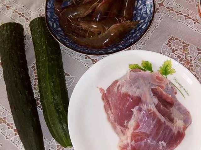 【青瓜蒸虾仁】步骤1