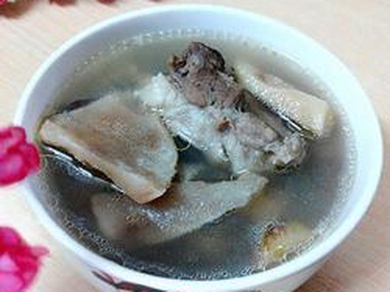 土茯苓筒骨汤