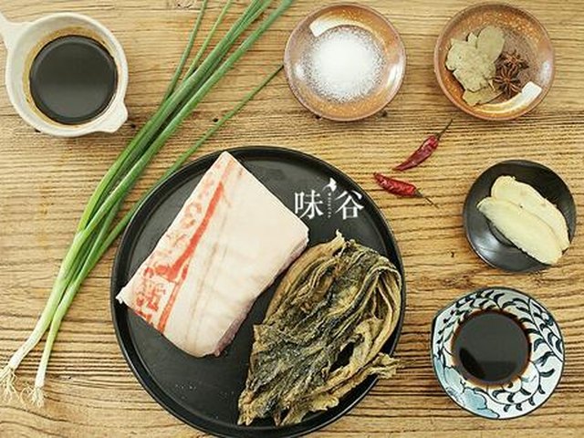 【家常梅菜扣肉】步骤1