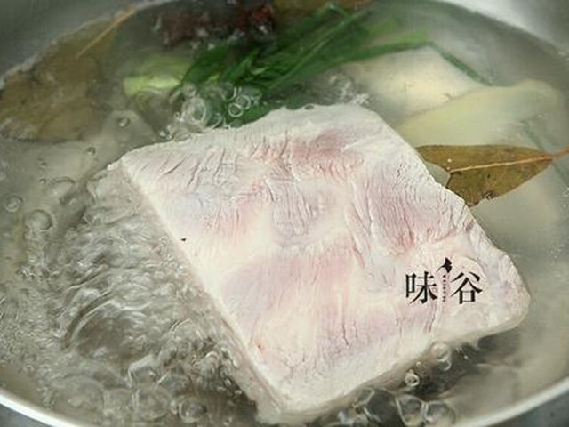 【家常梅菜扣肉】步骤4