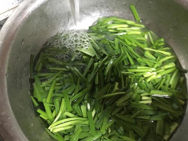 【豆芽炒韭菜】步骤1