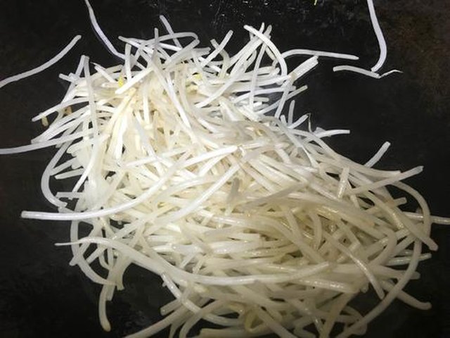 【豆芽炒韭菜】步骤3