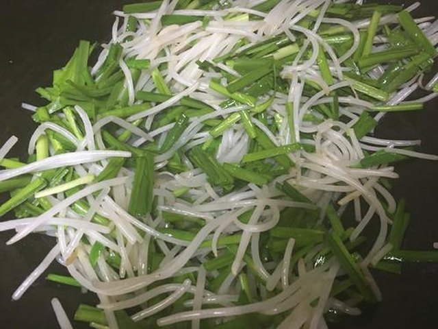 【豆芽炒韭菜】步骤4