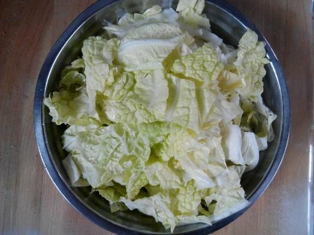 【猪肉白菜炖粉条】步骤1