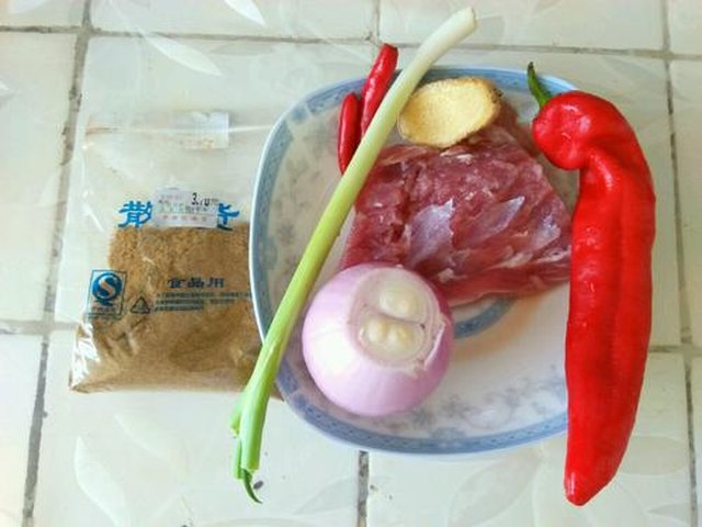 【孜然羊肉】步骤1