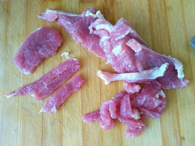 【孜然羊肉】步骤2