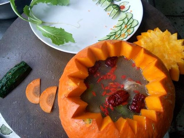 【南瓜盅煲鸡】步骤3